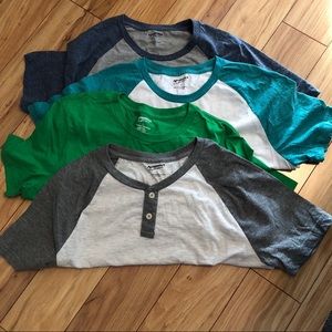 A bundle of 4 T-shirt’s!